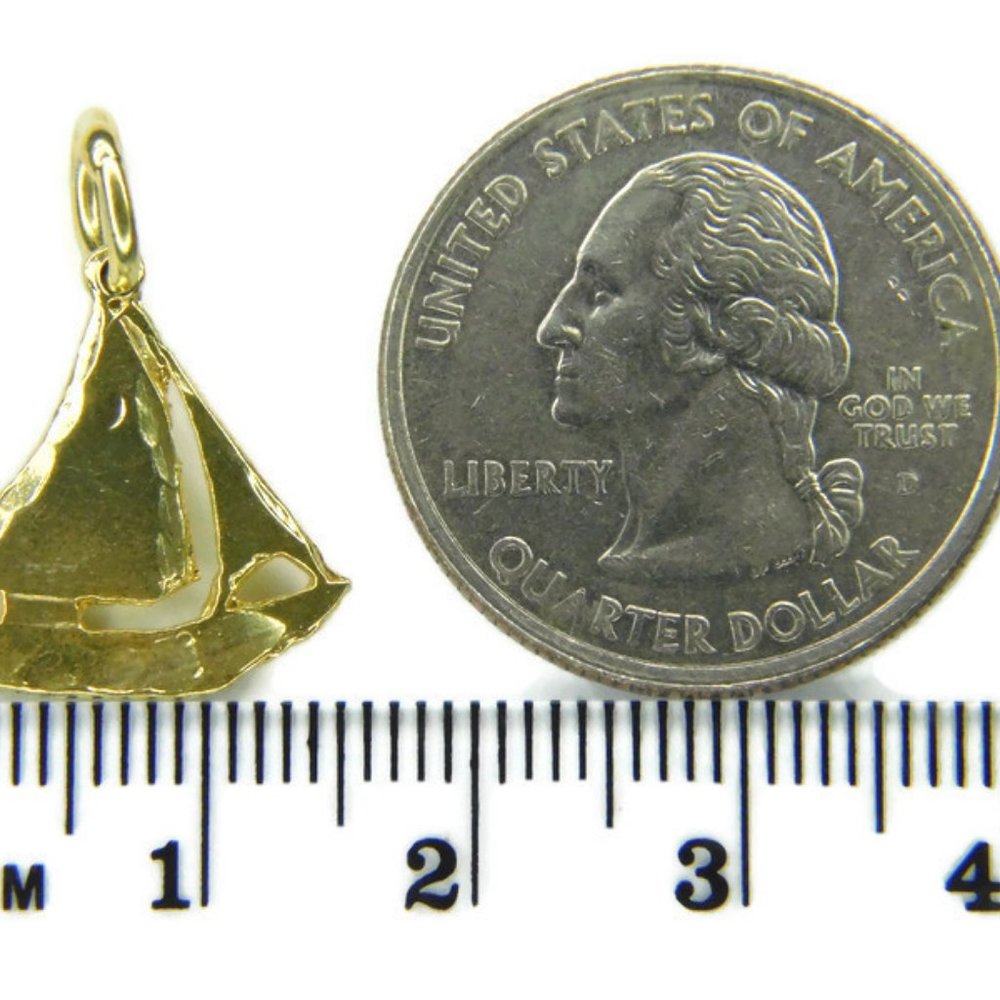 14k Yellow Gold Sail Boat pendant Charm - Picture 5 of 5